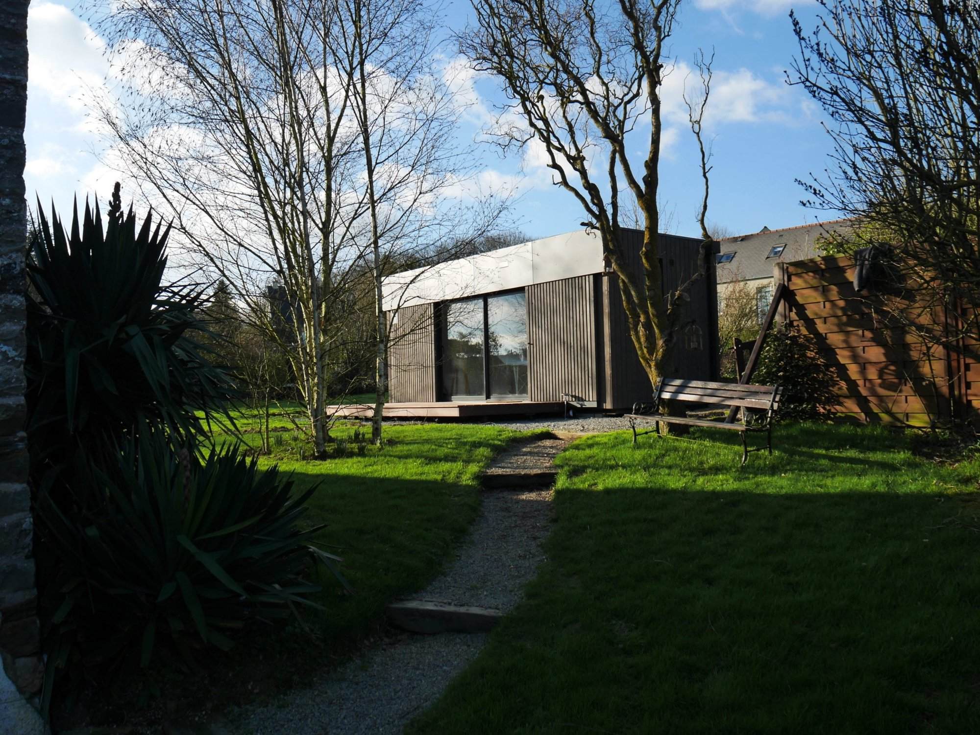 Minimaison : une petite maison en bois prête à vivre