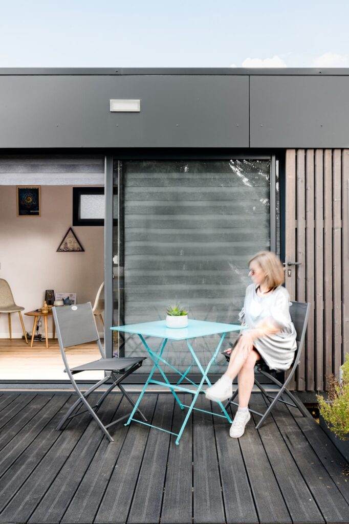 Extérieur d'un studio de jardin avec terrasse