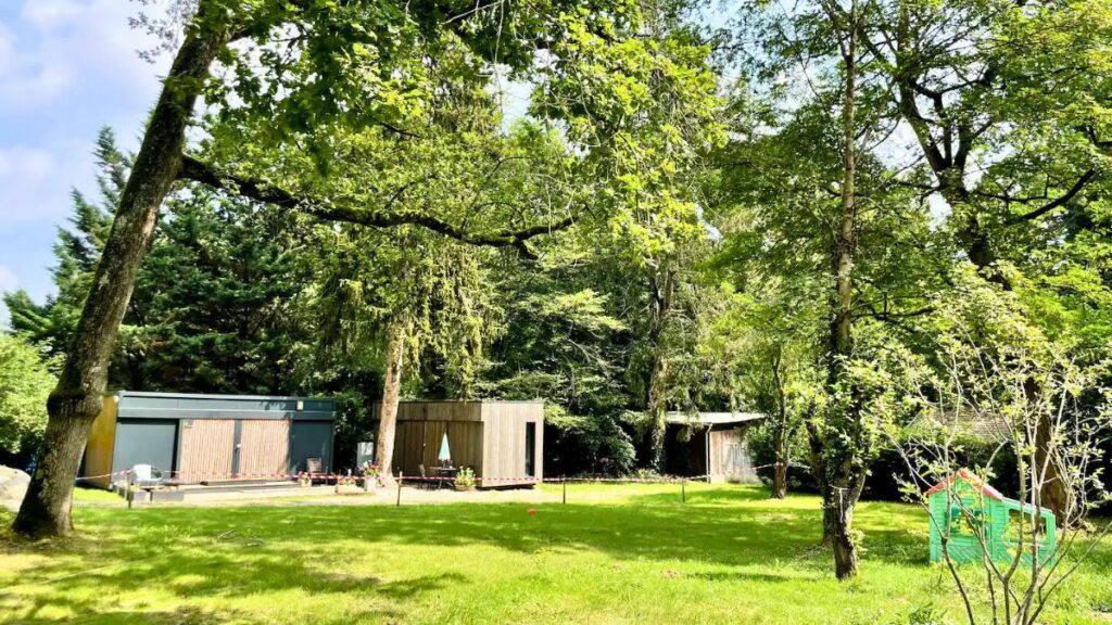 Chalet autonome clé en main dans le jardin