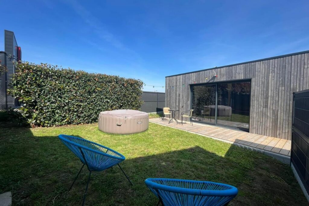 louer une tiny house dans son jardin et jacuzzi